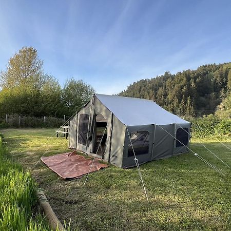 Glamping Tent On The River Klamath Exteriör bild