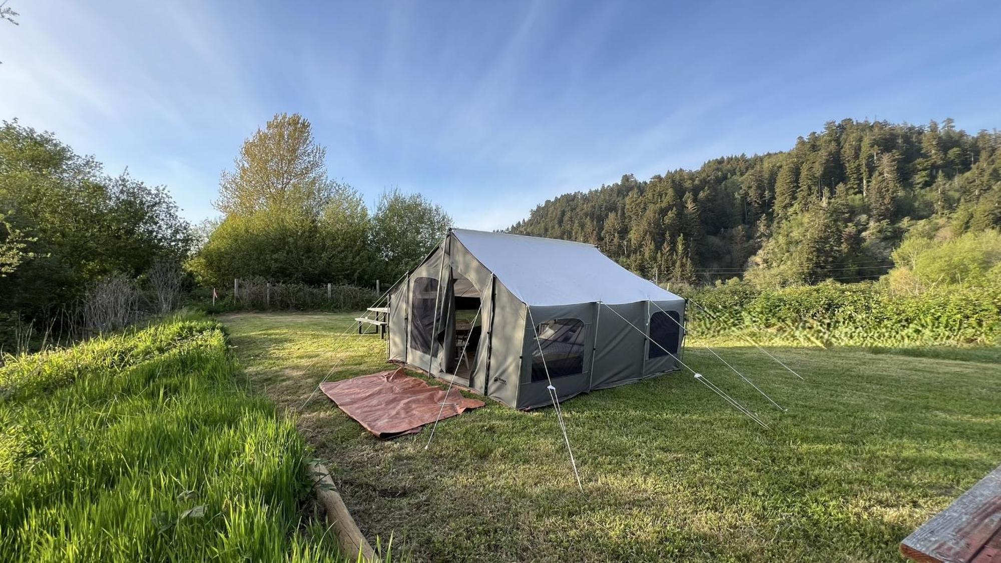 Glamping Tent On The River Klamath Exteriör bild