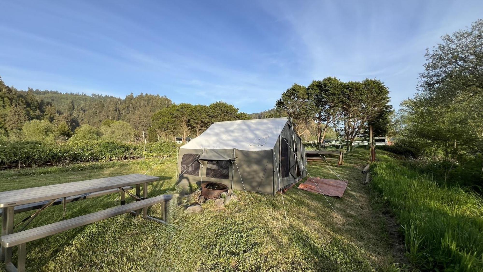 Glamping Tent On The River Klamath Exteriör bild